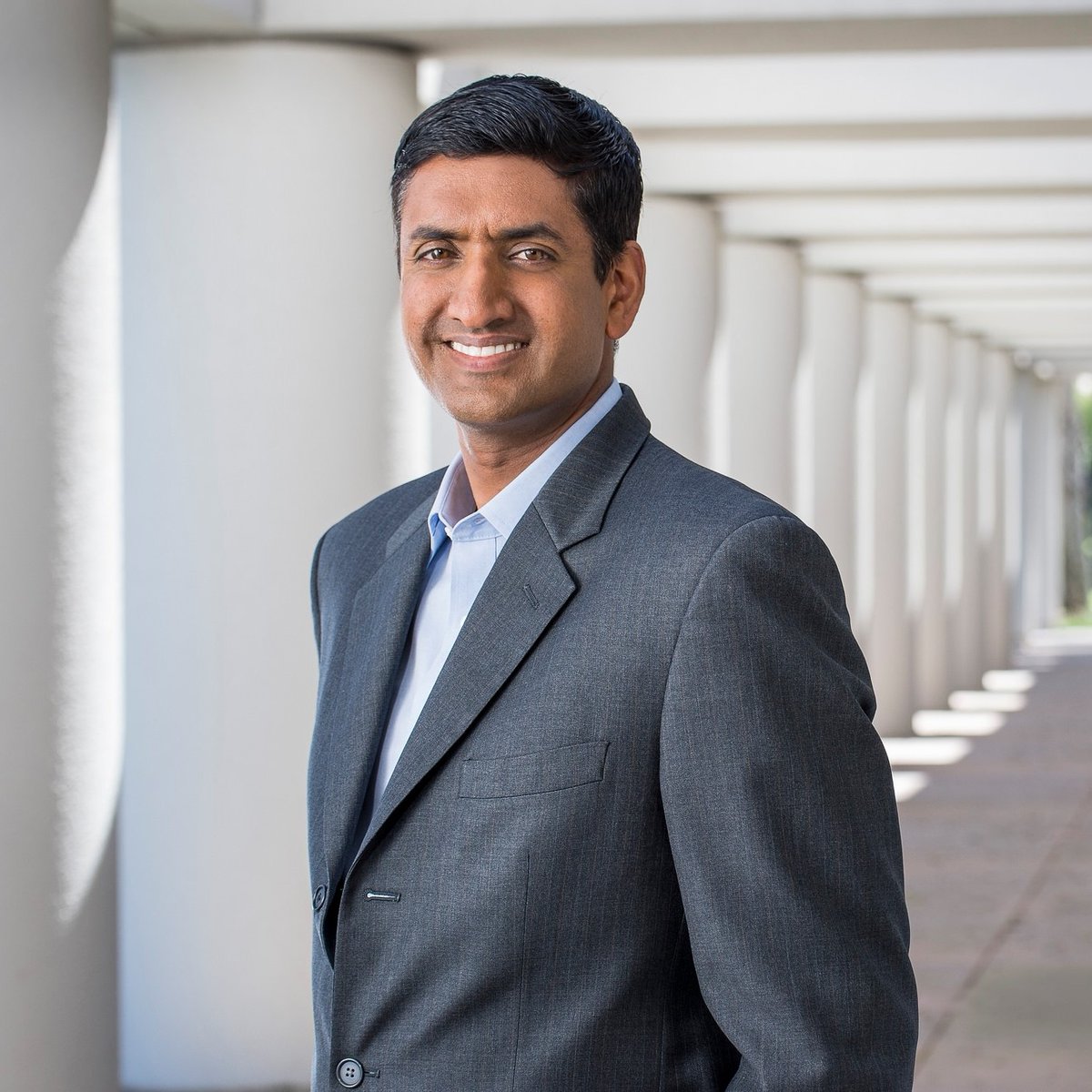 DisavowTrump20's tweet photo. 🚨NEW: Congressman Ro Khanna (D-CA) calls for a ban on PAC/lobbyist money and to overturn Citizens United after the extreme influence of billionaires on the 2024 election.

RETWEET if you stand with @RoKhanna against Donald Trump! https://t.co/DmAUdess8S