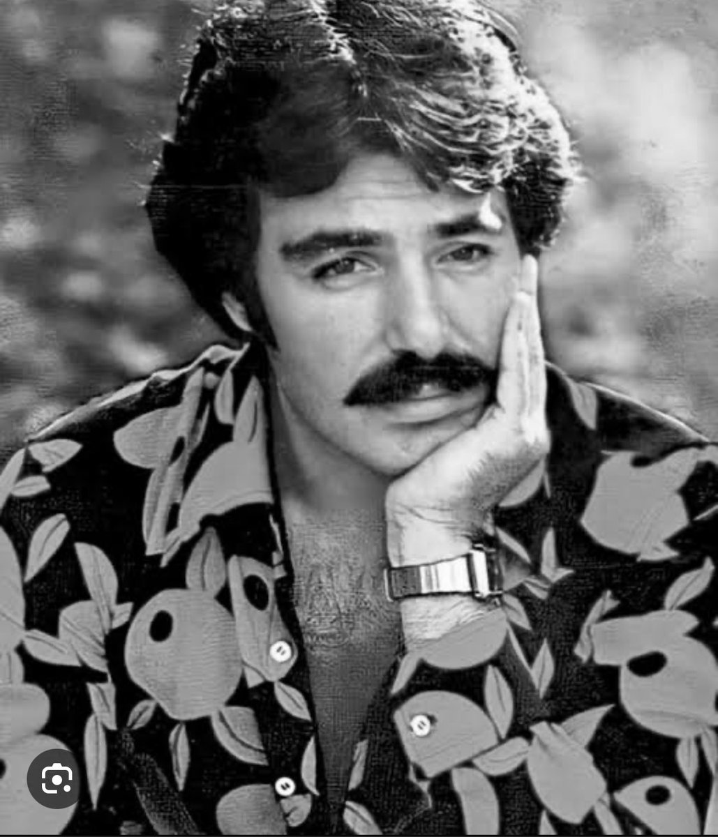 Bir yanda yaşanan o güzel günler
Bir yanda anılar bir yanda dünler
Seni yaşatacak neler var neler
Bir gün gitsen bile hatıran yeter...

MEKANIN CENNET OLSUN BÜYÜK USTA