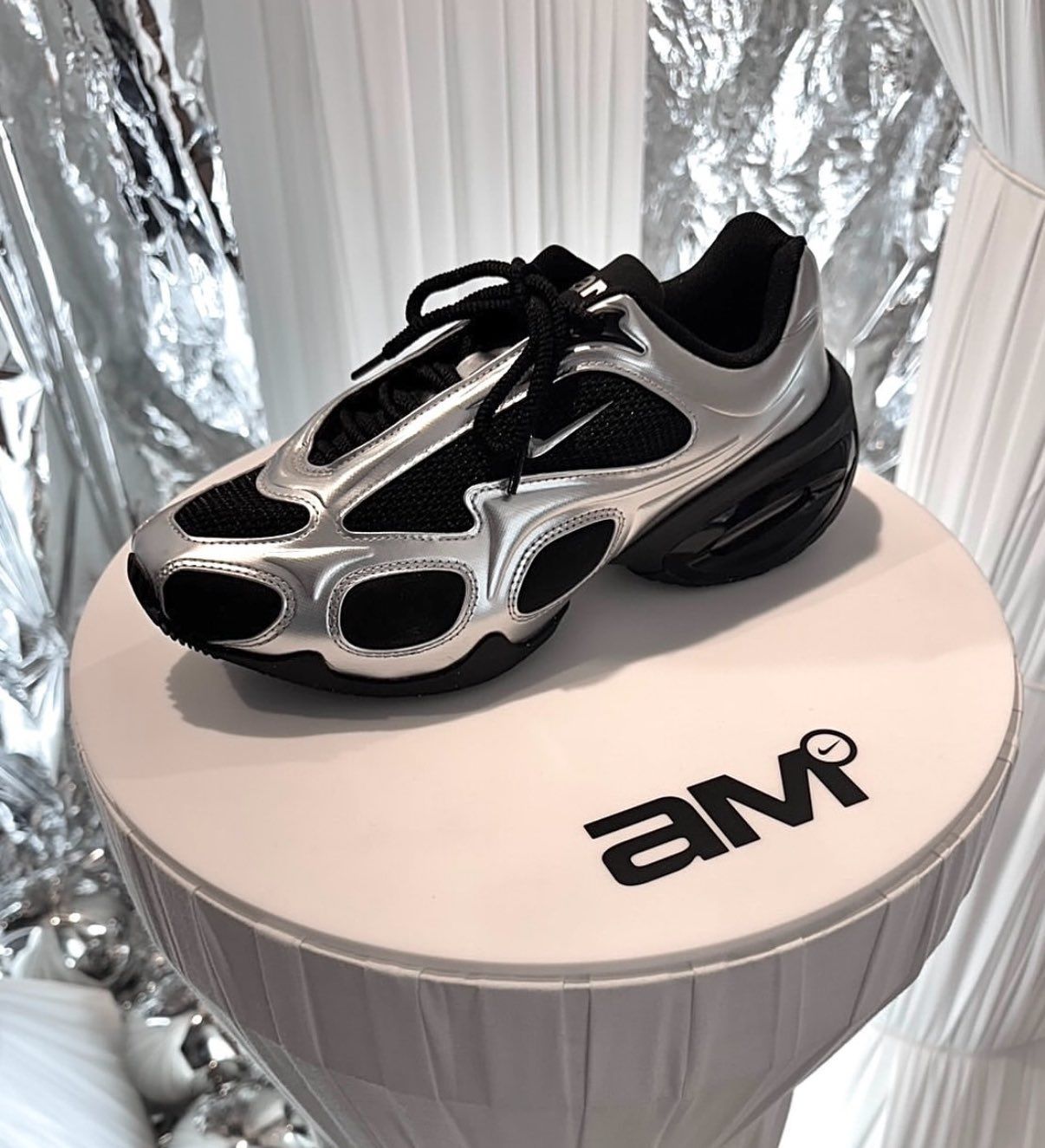 ★ナイキ★(W) Air Max Muse★Black/llic Silver Nike WMNS Air Max Muse - Black / Metallic Silver – Kith