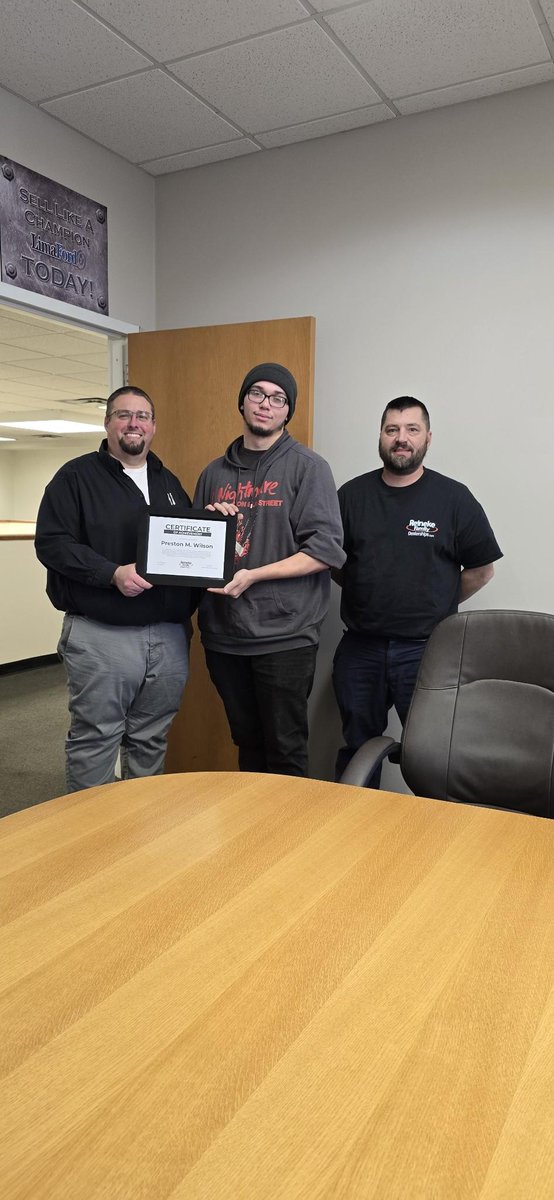 LimaSeniorHS's tweet photo. Congrats to LSH Auto Tech student Preston Williams, who has finished his internship with Reineke Ford. #LSHCareerTech https://t.co/nspDl8rveG
