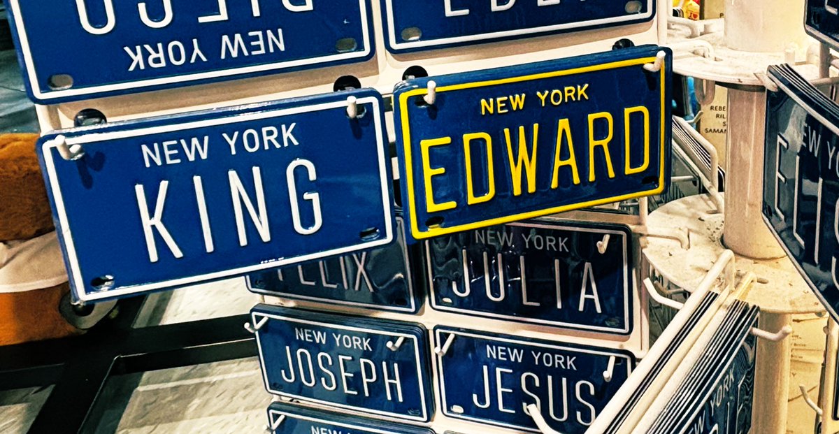 .<a href="/KingjosephE/">KingJoseph Edwards</a> spotted in NYC. Swear I didn't touch it 🍊🚕