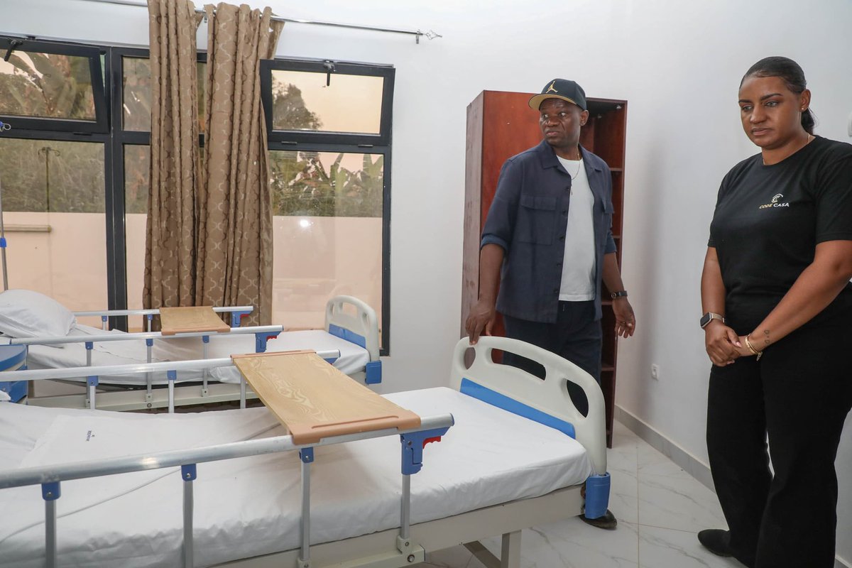 PresidenceGA's tweet photo. Enfin, le président @oliguinguema s’est rendu au centre de santé de Zogongoane. 
Un centre hospitalier rénové qui est doté de salles de consultation, de soins et de résidences pour le médecin et le personnel soignant. https://t.co/qy7v5HbZR5