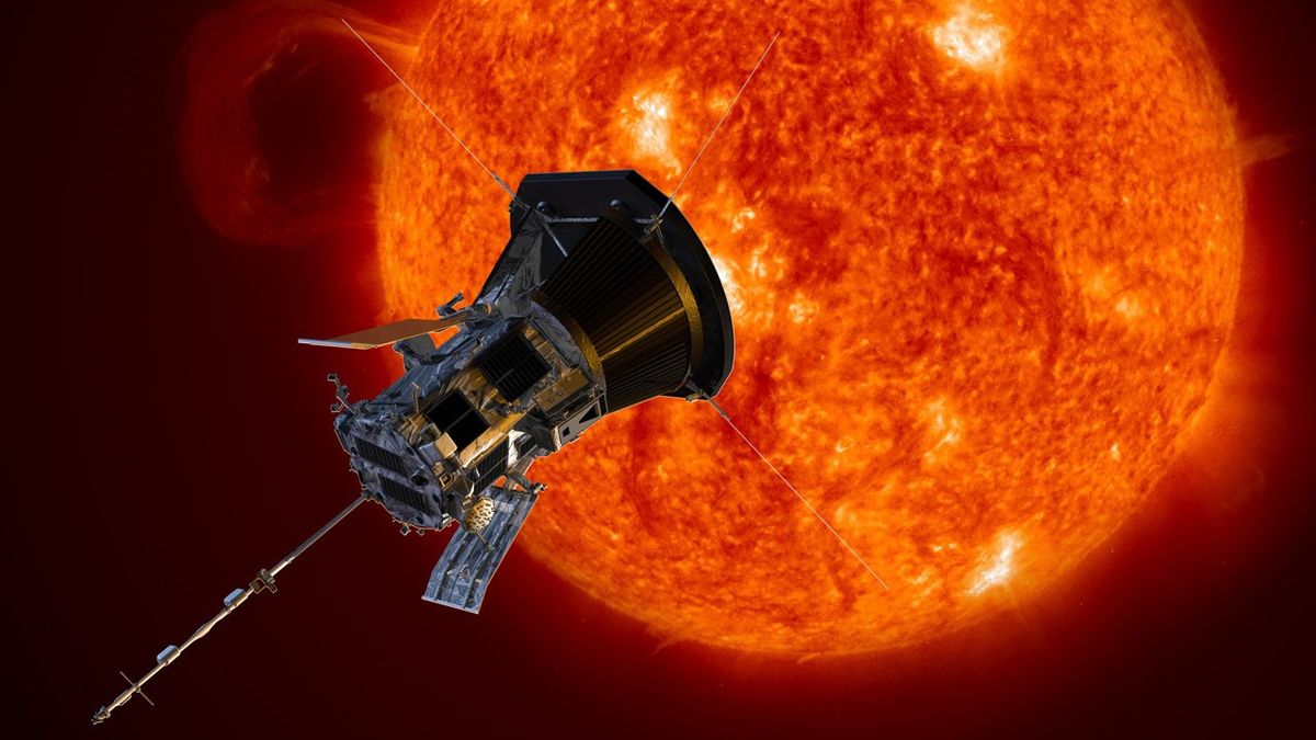 SPACEdotcom's tweet photo. NASA's Parker Solar Probe beams home 1st detailed update after record-breaking approach to the sun https://t.co/HRBGMoMRDs https://t.co/61FJWeTNsp