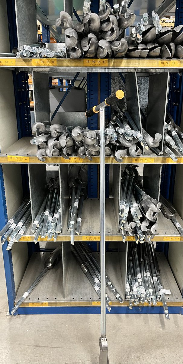 I visited Eijkelkamp today, bought a 7cm Edelman auger - the most versatile for soil observations. Its history (part of the Dutch soil canon) is summarized here:
bodems.nl/edelman-boor-1…