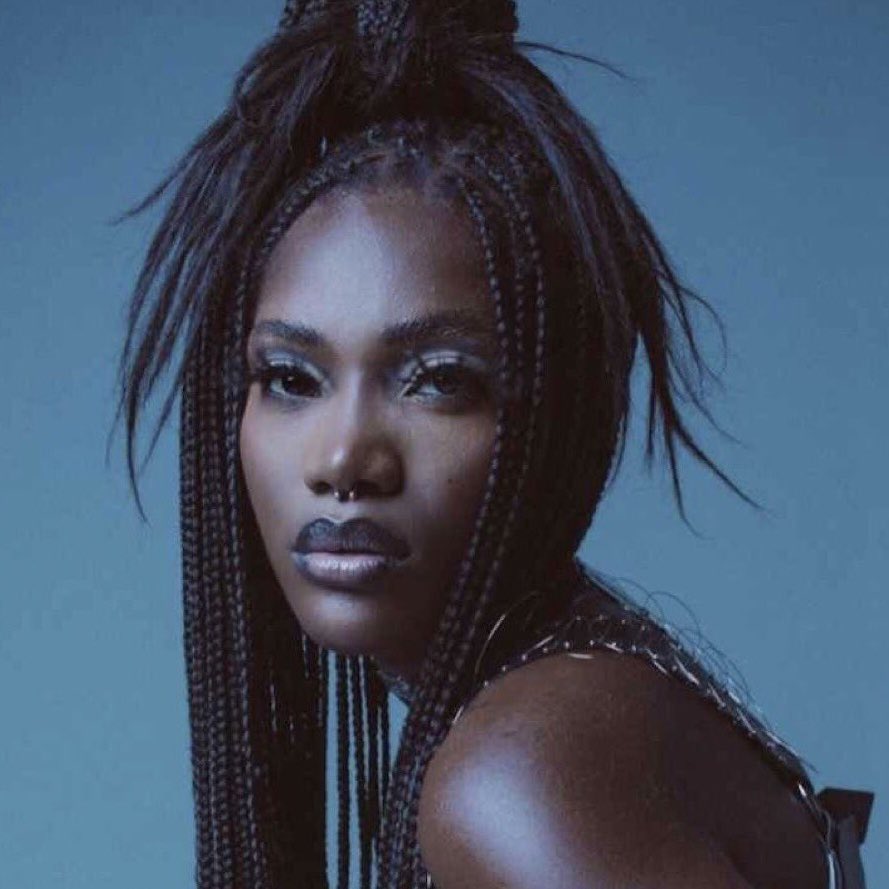 PopCrave's tweet image. Hayley Williams shares that her favorite artist right now is Doechii.