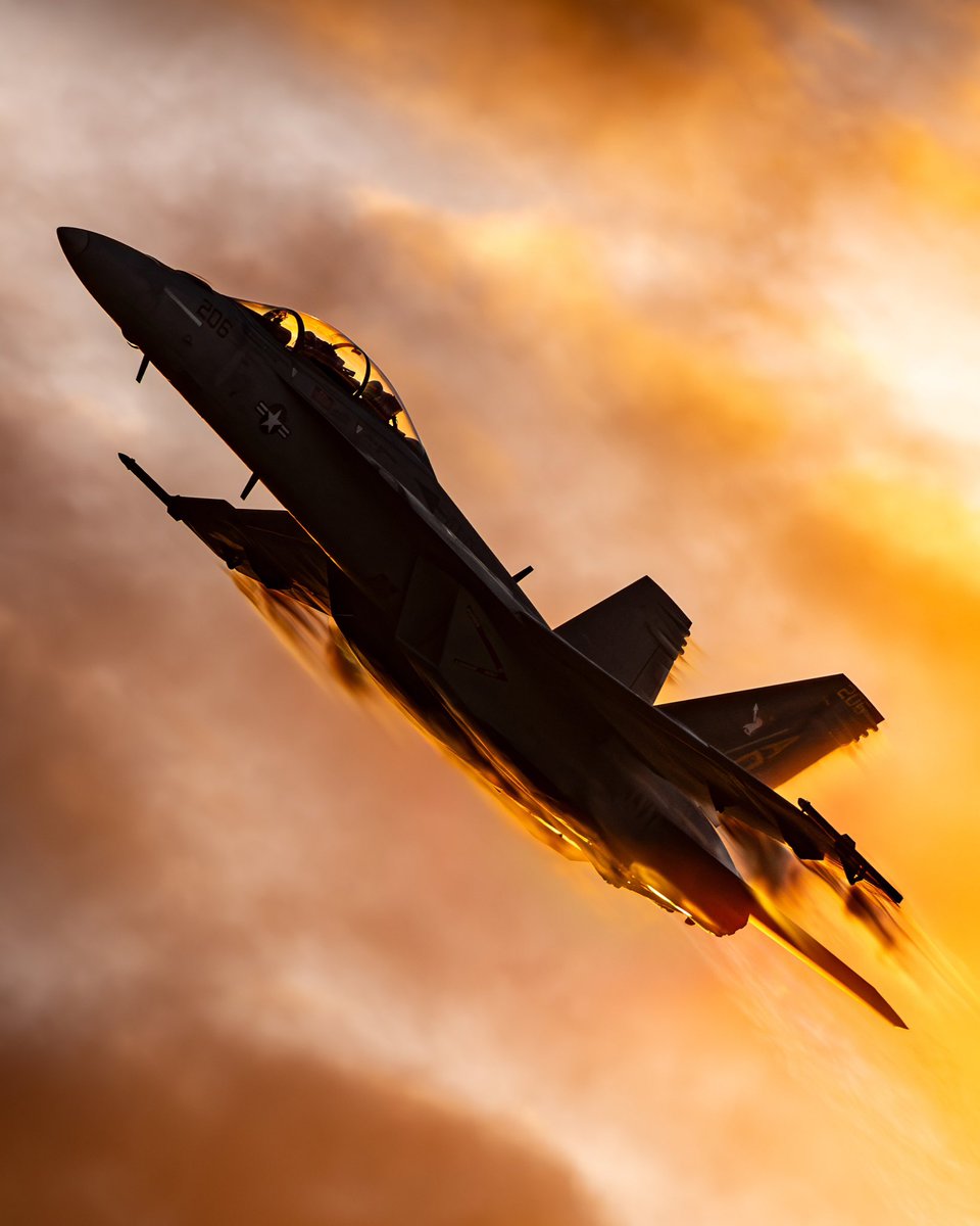 v1pergirl's tweet image. 🔆 #f18 #superhornet #ea18