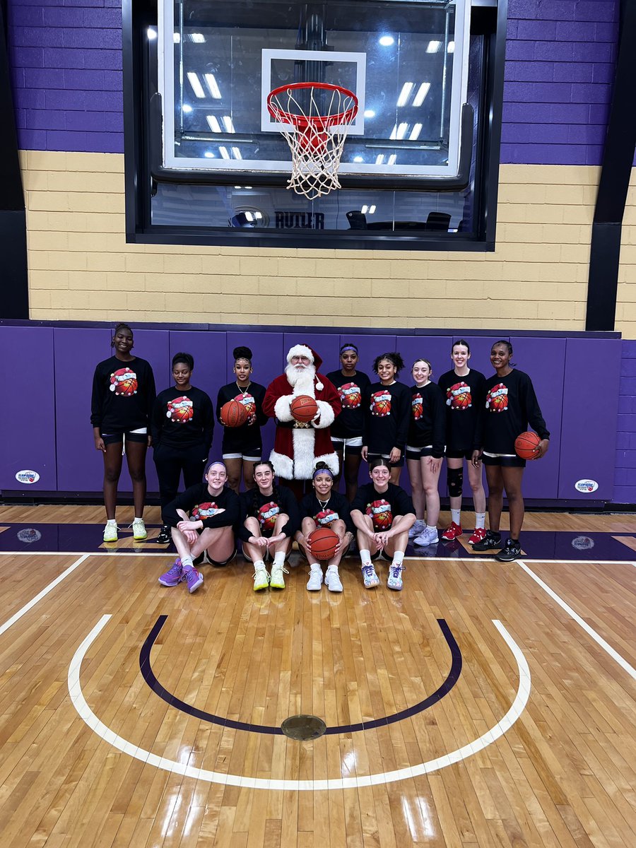 ButlerCCWBB's tweet image. Merry Christmas and Happy New Year!
#RoarGrizz🐻