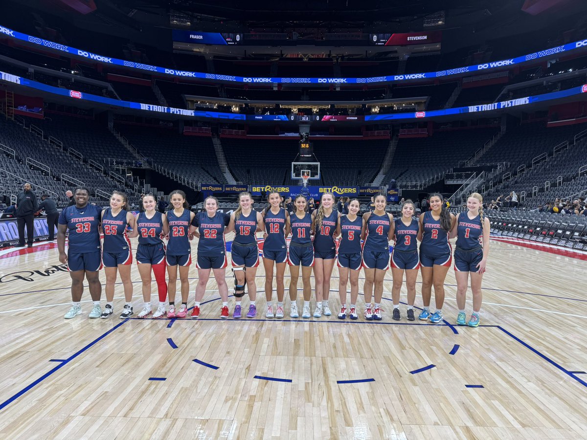 What a fun game at Little Caesars Arena! Lost our first game back from break 57-43, girls got to play on the Pistons court and fought well. Hannah Tamou 12p, Kyla Cook 7p, Lilly Akroush 6p, Brooklyn Johnson 5p, Allie Szalkiewicz and Mailee Mcknee with 4p a piece, Dylan Hayes 3p.