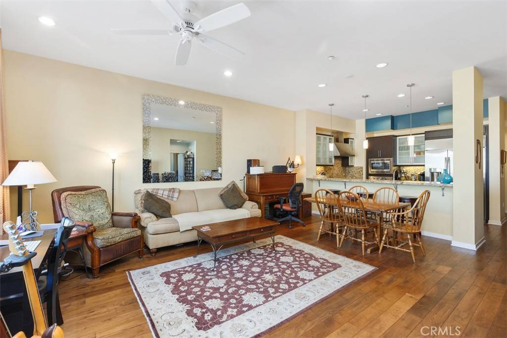 veneta_dev's tweet photo. 21 Gramercy #419, Irvine, CA 92612 just hit the market!
Take a look at this awesome space: https://t.co/oT2weJ8yX4 https://t.co/J5Em5e0WAL