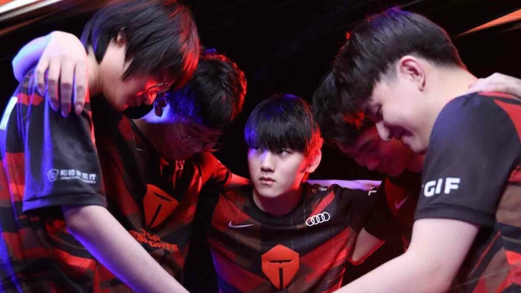 TES_Kuro's tweet image. Yu Wen Bo, the most successful of the 3 Chinese ADC prodigies. 2018 World champion with IG and TES's ace since 2020.
Here's my top 10 plays from the superstar Draven one trick. A thread馃У