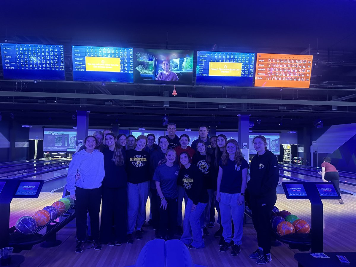 BrianFulton34's tweet image. Great afternoon having fun and competing off the court. 🎳 #GirlsHaveSprintsOnMonday 
#CoachWon
@RHSCourtsideCLB @Riverside_athl