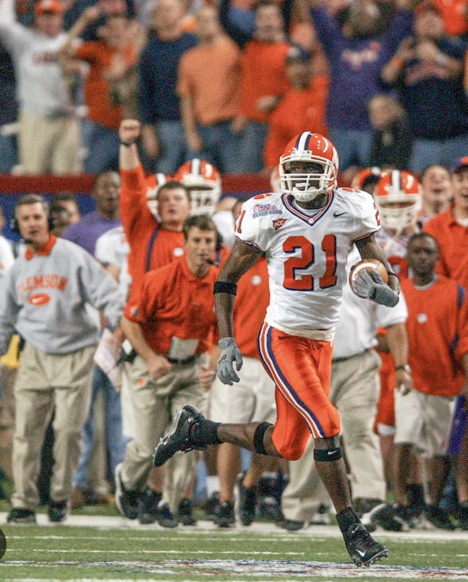 Jan 2, 2004: #Clemson caps a late season turnaround with a 27-14 upset of #6 Tennessee in the Peach Bowl. The game included a fumblerooski by the Tigers and a 58 yard punt return by Derrick Hamilton, seen below as his first year position coach urges him on in the background.