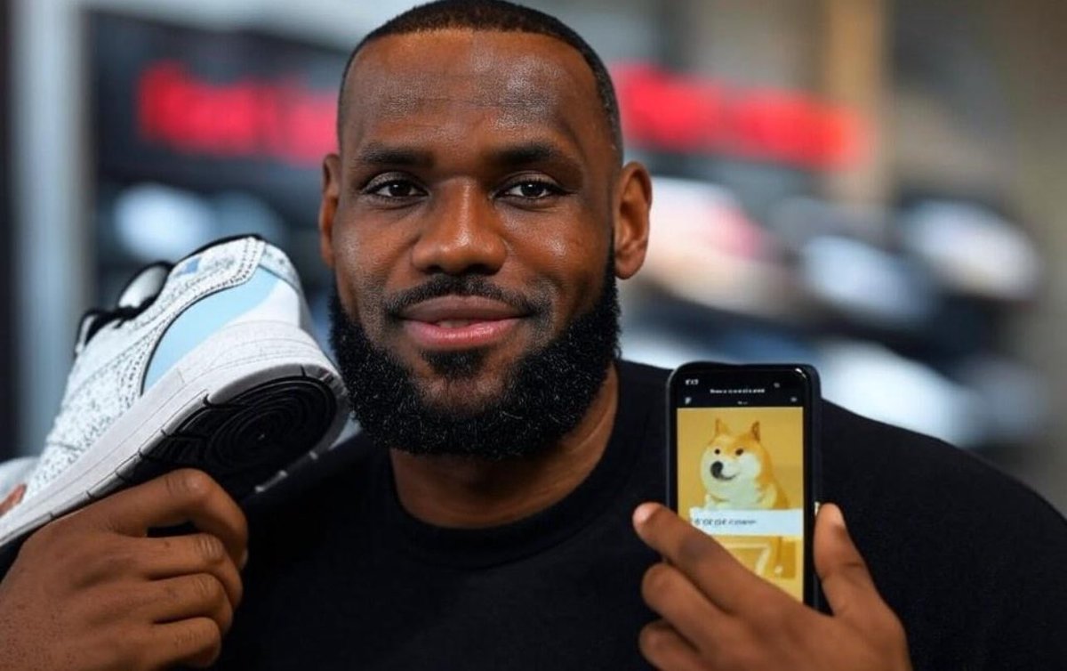 Investments_CEO's tweet photo. BREAKING: NBA star LeBron James spotted using $DOGE to buy sneakers at Foot Locker.

(via Sports Fanatic) https://t.co/b7SYOUw4eY