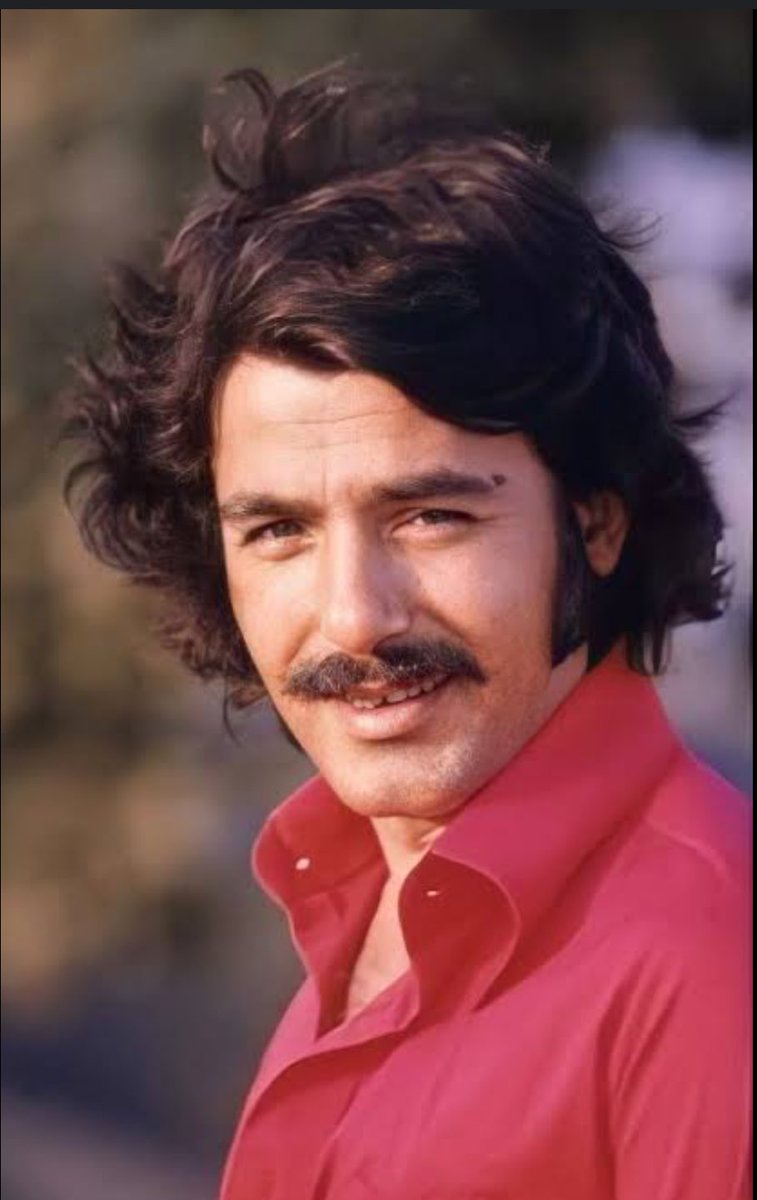 #ferditayfur Öldügü zaman ne hissedeceğim diye en çok merak ettiğim 2 isim Ferdi Tayfur ve Devlet Bahçeli. Çocukluğumdan beri takip ettiğim isimlerdi. Heyecanlar hisler ergenlikler Karakterin fikirlerin oluştuğu yıllardan Ortaokul lise üniversite gemide gece vardiyaları.