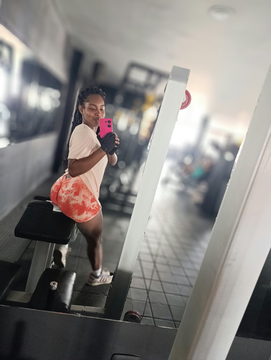 Eugene_lov's tweet photo. Hola 2025, Hoooola X>> Ya entrenaron? 🍓🍒 https://t.co/jKWvIhw8KS
