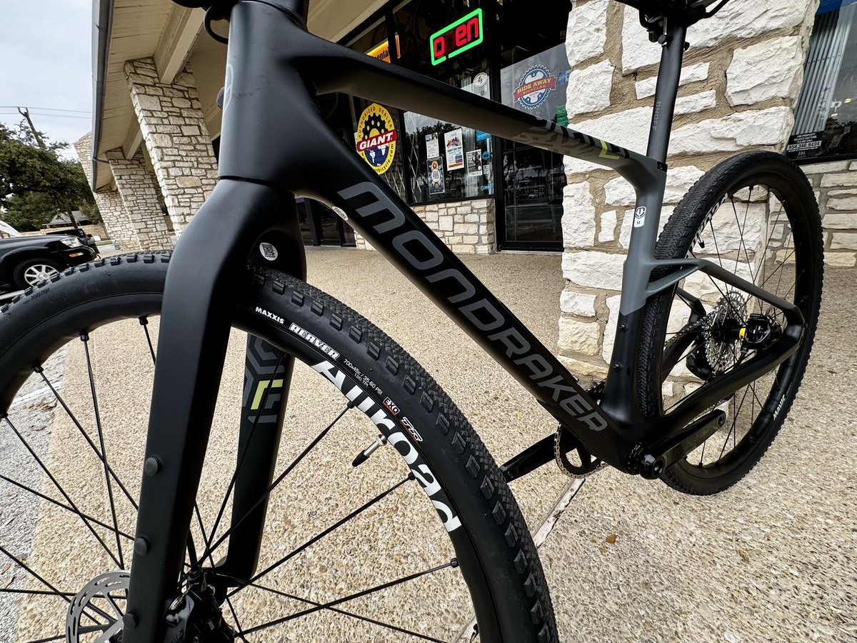 rideawaybikestx's tweet photo. 💥 MONDRAKER ARID CARBON R 💥
GRAVEL
📸: Black / Nimbus Grey / Tonic Gold • MED • $4,699.00
#mondrakerbikes #mondraker #mondrakeraridcarbon #gravelbike #gravelgrinder #rideawaybicyclestx #gravelride #sramaxsrival #sramaxs #sramroad #mavicgravel #mavicwheels https://t.co/oMxIZjv1r1