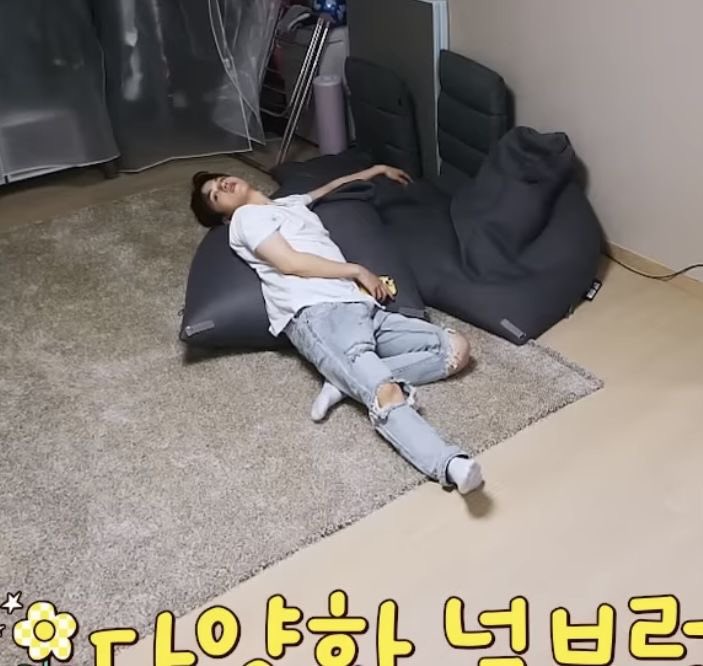 f0ur_hundred's tweet photo. 연초에 다들 자기계발 하는데 나 혼자만 이러고 잇음 https://t.co/WBWTEQcJcd