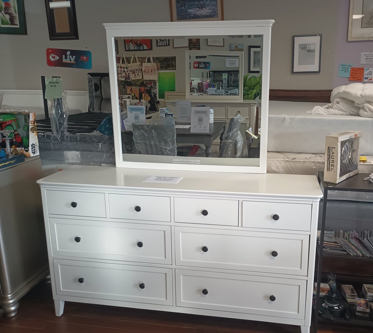 Dresser &amp; Mirror $350

located at 328 W Robertson st in Brandon 33511

#BrandonFL #Tampa #TampaBay #Valrico #RiverviewFl #bloomingdalefl #Furniture #Household #collectibles  #thriftshop #thriftstore #seffnerfl #riverviewfl #plantcityfl #gibsintonfl #apollobeachfl  #lakelandfl
