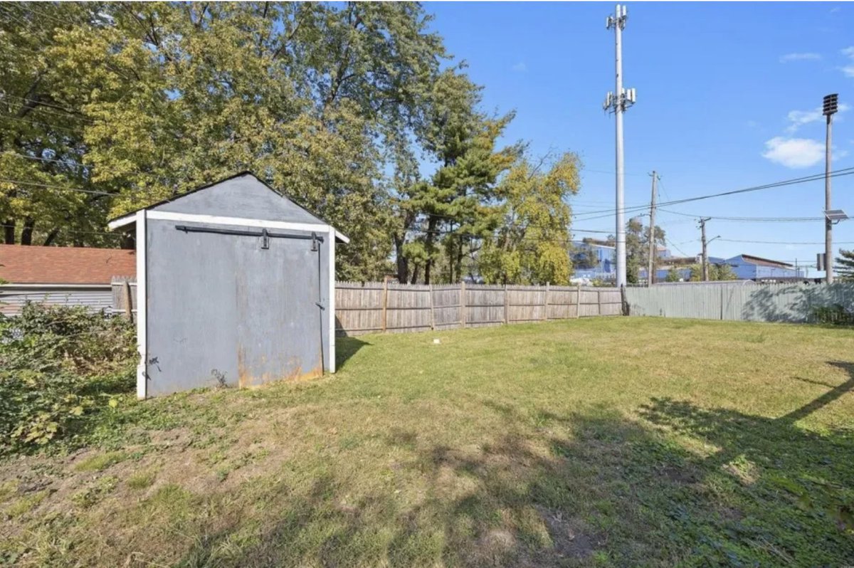 oldhouseunder50's tweet photo. https://t.co/KonaxDWp47
$59,900
Here is a move-in ready two-bedroom, 2.5-bath #ColonialRevival home in #Illinois. https://t.co/JGEjm2WJRS