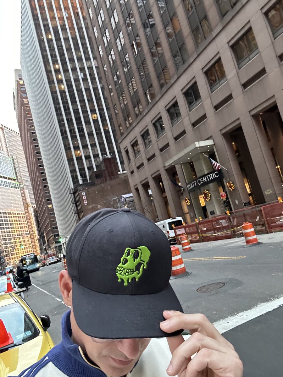 Gmgm Mutants, I’m back but it’s cold af ⁦tho #NYC 🍎⁦<a href="/BoredApeYC/">Bored Ape Yacht Club 🍌</a>⁩
