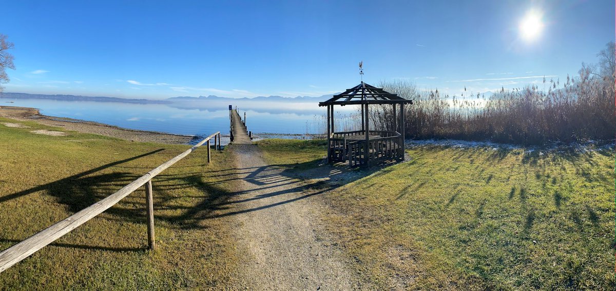 Eine  Erinnerung an die Tage um den Jahreswechsel. Die Aussichtspunkte am  Chiemsee-Uferweg. Hier am Malerwinkl bei Seebruck. Wir wünschen allen  eiin tolles nächstes Jahr 2025.