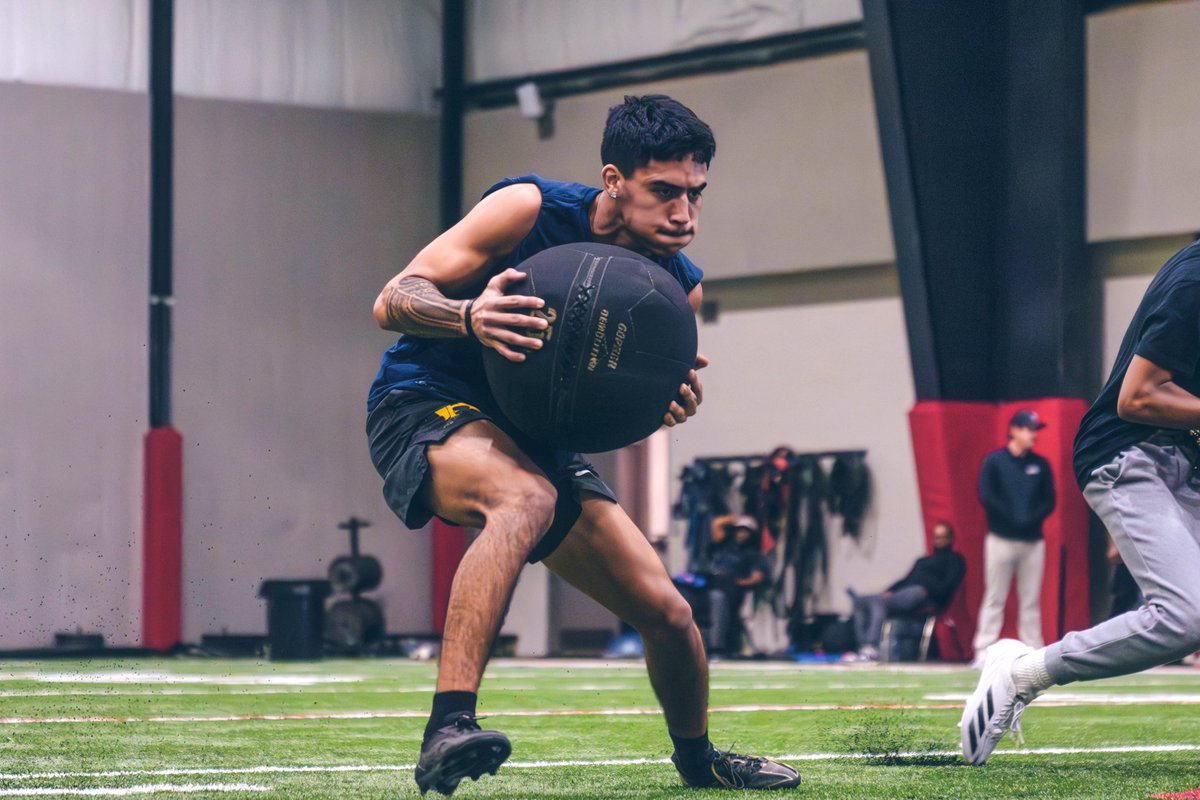 HallTechSports1's tweet photo. 👀”Now & 🔮Future: 2 QBs & 2 WRs”
@raisingchamps_  @PhotoThreat 

📸More Pictures That Tell Stories….

@raisingchamps_ is giving QBs & WRs great opportunities to advance their skillset for their respective teams & build chemistry along the way!

📸Here are 2 QBs & 2 WRs to follow:

📸Pic #1
The Now: 
‘28 QB @_biGold 
6’0” 170lbs
@HooverAthletics 

The ‘28 QB has all the tools to be great & on pace to develop significantly over time to be even better according to Coach Galu…..throws the ball very well with great velocity & accuracy. All around good kid & aspirations to be a next level QB.

📸Pic #2
The Future 🔮: 
2033 QB @beckettchaney 

The Future🔮QB1 is definitely ahead of the curve and you have to see it to believe it….with a ton of confidence & competitive spirit…..I quickly realized that this young man will be a great one in due time….Coach Galu spoke highly on the continued growth of the future 2033 phenom!

📸Pic #3
The Now:
‘26 WR @_KenaRego_ 
6’0” 175lbs.
@TA_Athletics 

A breakout 2024 season for the #1 & All-State WR @_KenaRego_ ….making a statement with his game on the field was huge for all the work he continues to put in. Big senior season ahead for WR1 this fall!

📸Pic #4
The Future🔮:
2030 WR/ATH @Dj_Bryant_ 
“Green Lightning 🟢⚡️”

The Future 🔮WR1 is a very electric student-athlete with tremendous footwork & speed….all I saw was, green cleats & green gloves moving quickly each rep & not having any drops….hence “Green Lightning 🟢⚡️” …bright future ahead for sure!

📸: @PhotoThreat 

#AlabamaTop5