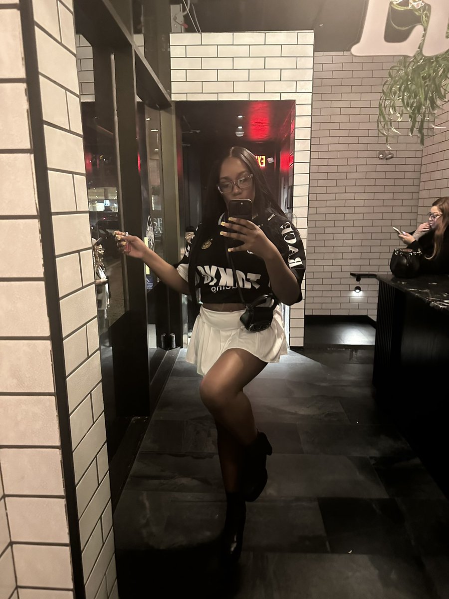 KashXli's tweet photo. There she go… https://t.co/WY2aMw2oRM