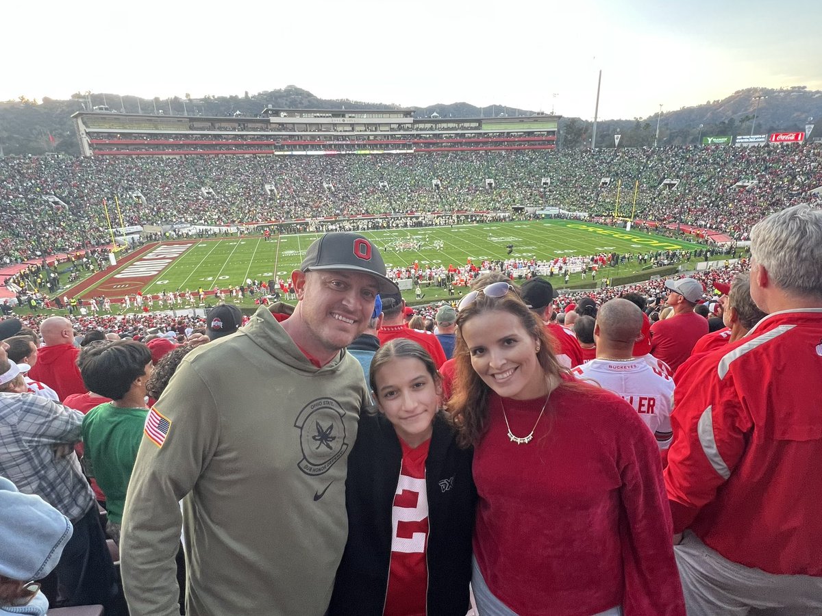 Impromptu Ponder family trip to the Granddaddy of them all. What an amazing #RoseBowl 🌹 #GoBucks