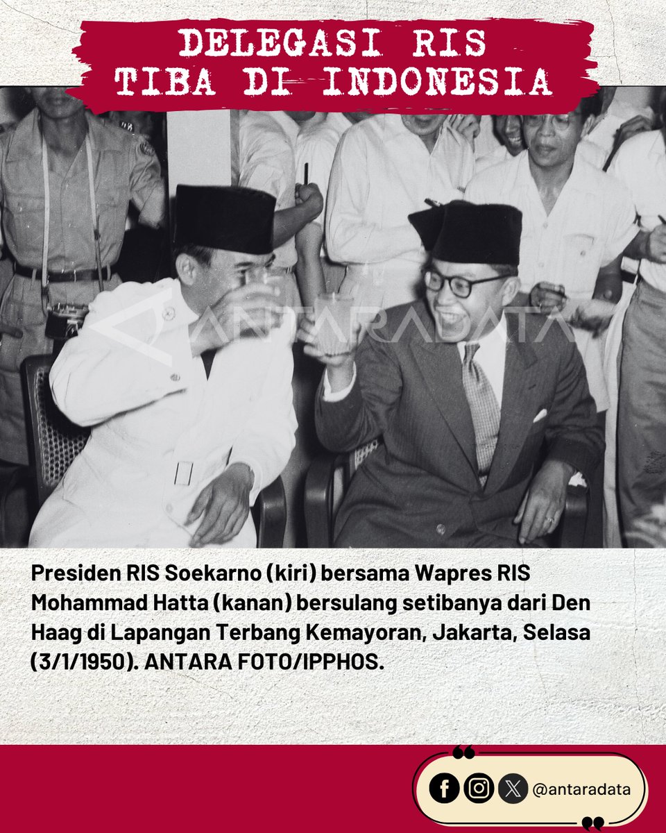 AntaraData's tweet image. 3 Januari 1950 Mohammad Hatta tiba kembali di Jakarta setelah mengikuti upacara penyerahan kedaulatan Indonesia di Den Haag, Belanda.

Ia disambut oleh Presiden Soekarno dan Fatmawati Soekarno serta Rahmi Hatta.

Selengkapnya:
s.id/8CsMC