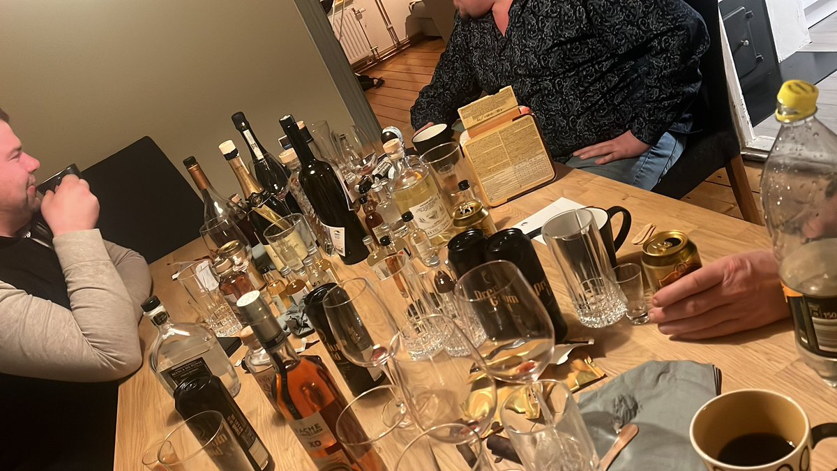 Firar Gustav förstfödde barn. Röfors by night.