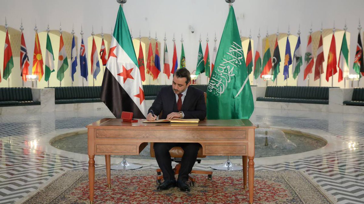 QQQ9F's tweet photo. وزير الخارجية والمغتربين السيد أسعد الشيباني يلتقي الأمير فيصل بن فرحان وزير خارجية المملكة العربية السعودية في العاصمة الرياض. https://t.co/SKsin5RtZb