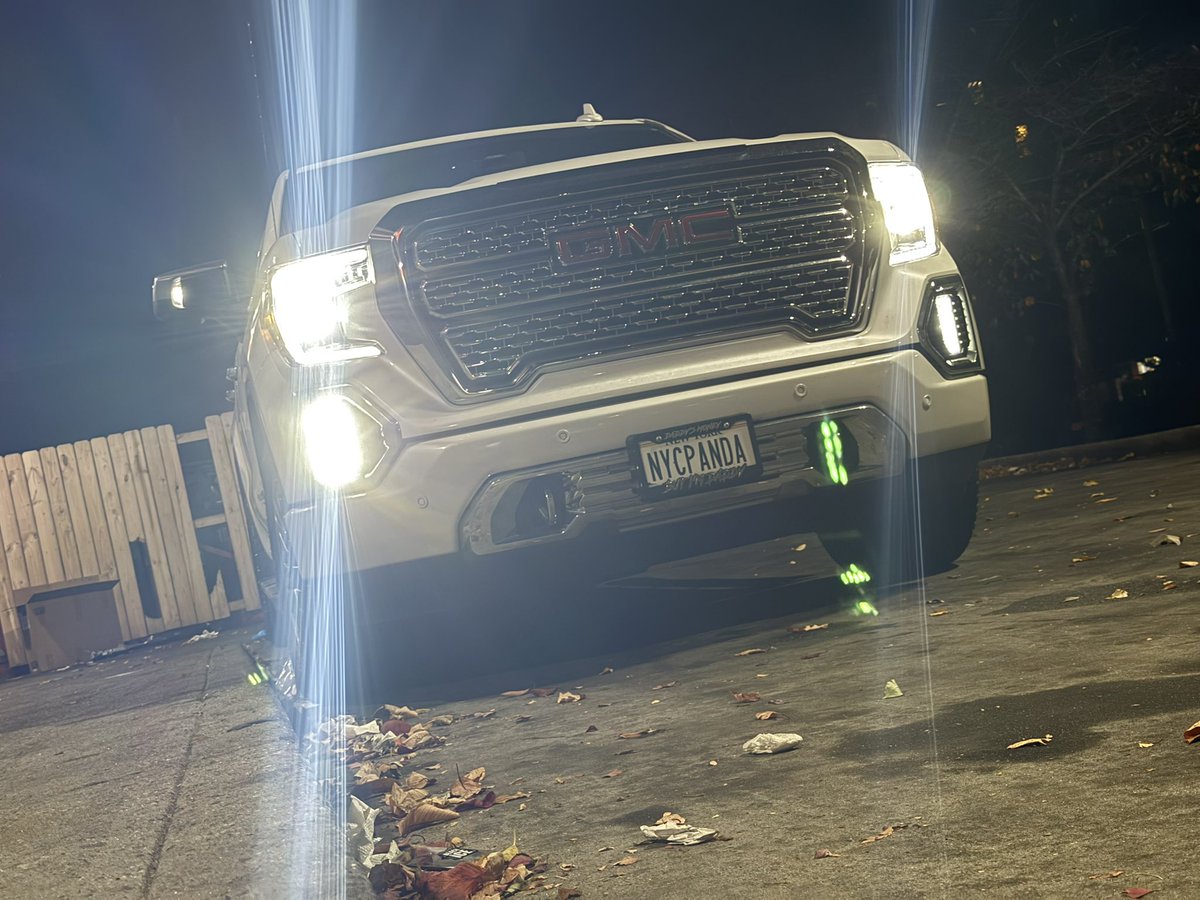 DJ_Panduh's tweet photo. In a borough near you #NYC #nycpanda #panda #6.2 #bx #gmc #fyp #🇵🇷 #🇨🇳 https://t.co/WLTPVFkgDE