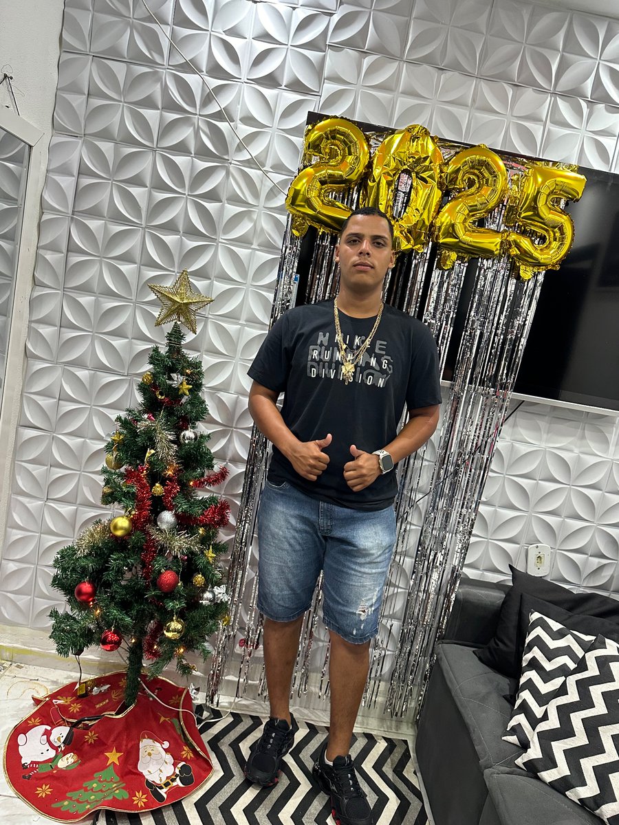 fgrua6_22's tweet photo. Abençoado demais pra reclama só gratidão 2025😇🍀✨🎉🥳 https://t.co/BtL31Avgak