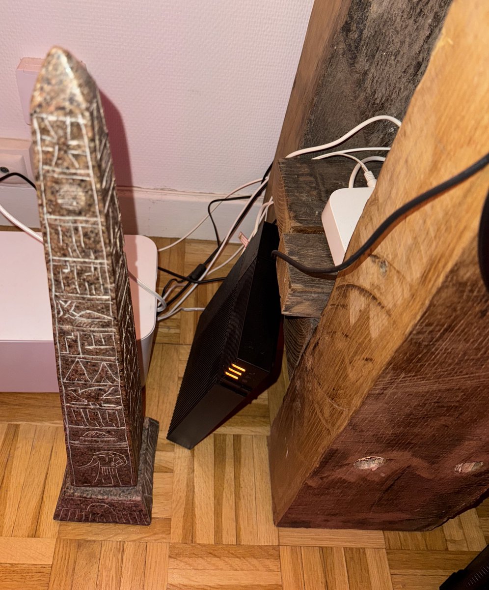 lebigralt's tweet image. J’suis chez des potes regardez la tour de fou qu’ils ont ramené d’Égypte