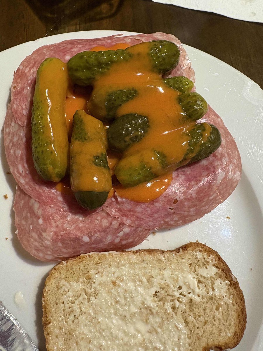 thewolflnme's tweet photo. Yall rate this meal 1-10 oomfsis made it https://t.co/levbo6rEQU