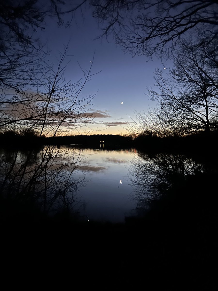 Chilly evening that seemed to warrant 5 layers of clothing, then after a mile you realise you overdid it!  Seeking the northern lights but they weren’t bothering with Kingsbury, beautiful nonetheless. #januaryevening