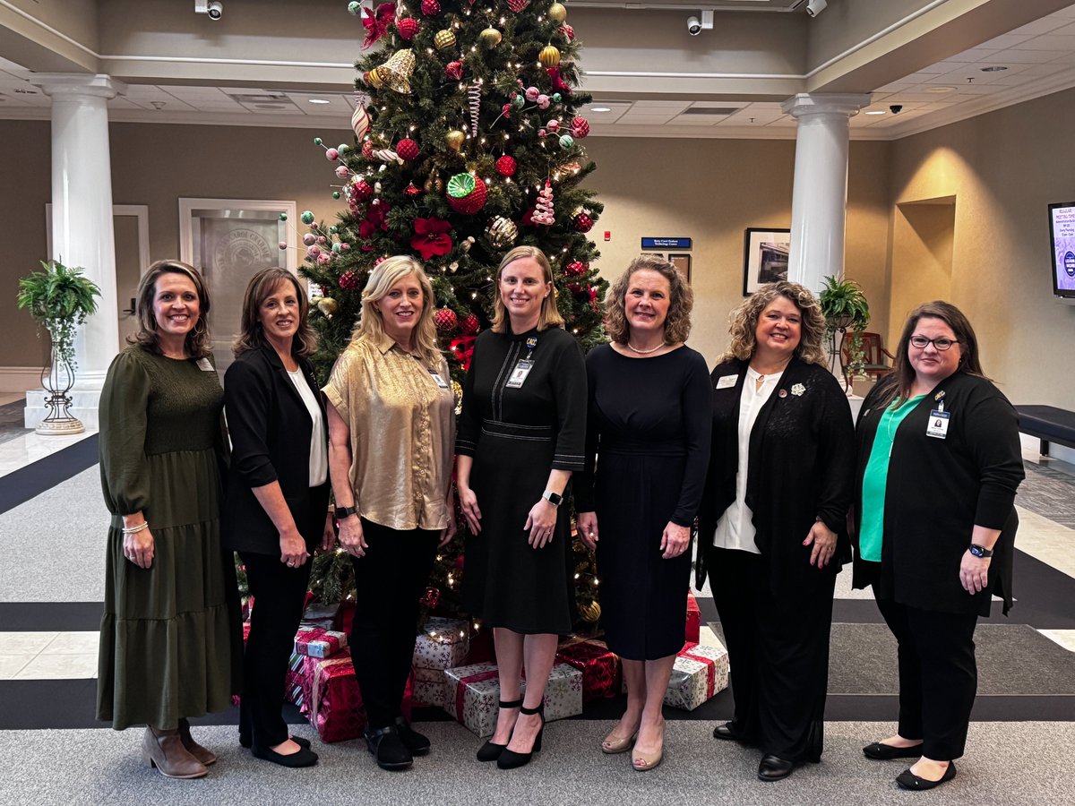 CentralAlabama1's tweet photo. 🎉 Last month, we celebrated our Nursing Pinning Ceremony at the Alexander City campus! These grads are ready to lead, care, and inspire in the world of healthcare. Congratulations to our future nursing leaders! 💙👏 #CACC #NursingPinning https://t.co/EoKLDzCPj5