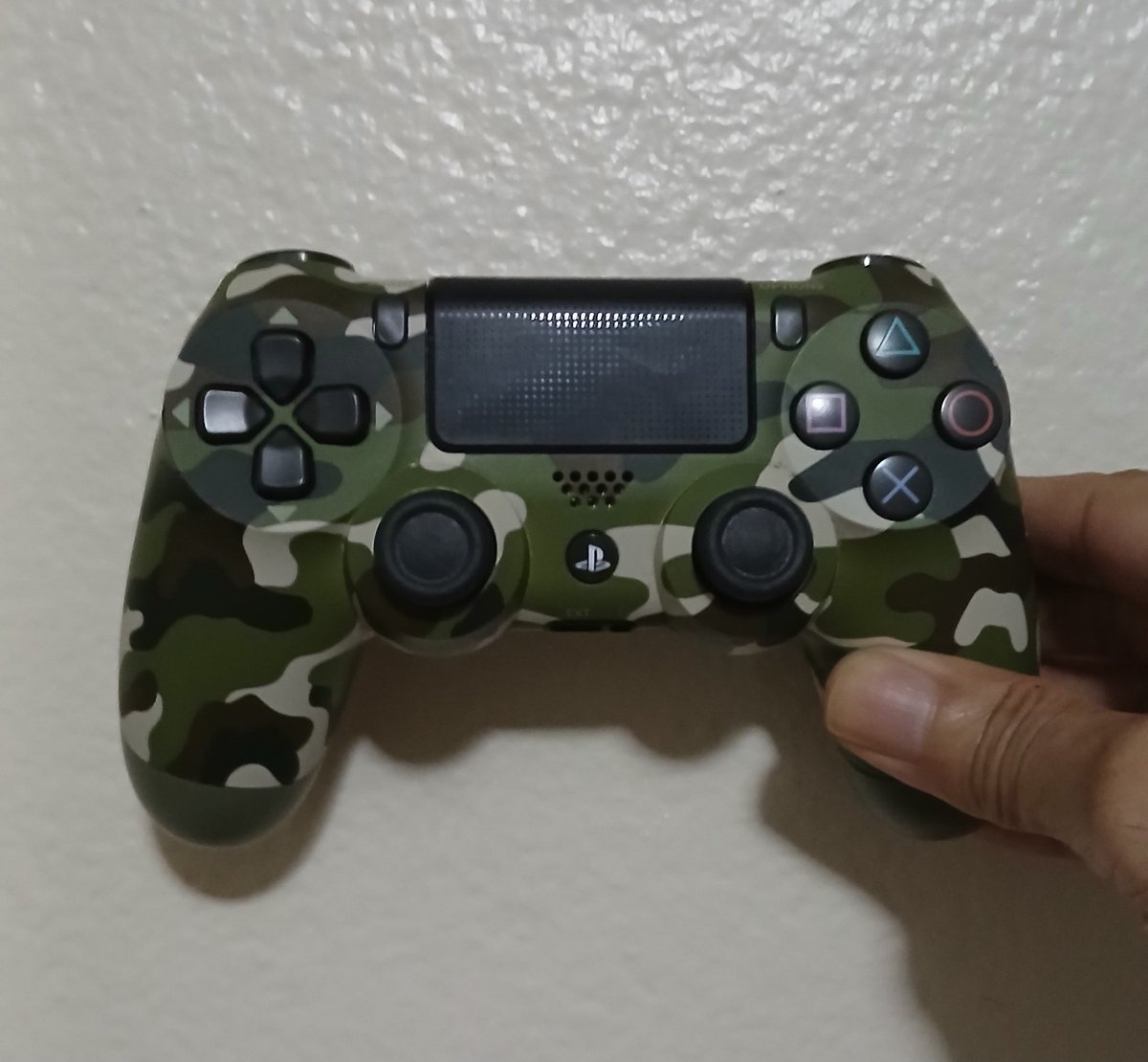 JediGamingX's tweet image. Nephew gave me this camo controller since he saw me playing Call of Duty: WWII. Will use it only for WWII. 

#GamingCommunity #PS4 #CamoController #CODWWII #onlinegaming