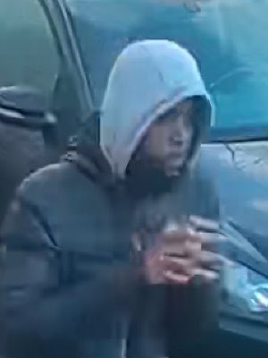 njmidm's tweet photo. Nieuwe beelden van de vermoedelijke Rotterdamse schutter.
#ijselmonde #rotterdam #schutter #schietpartij
Het lijkt een Arabisch uiterlijk, al zijn de foto’s niet echt scherp. https://t.co/896RcvvFc1
