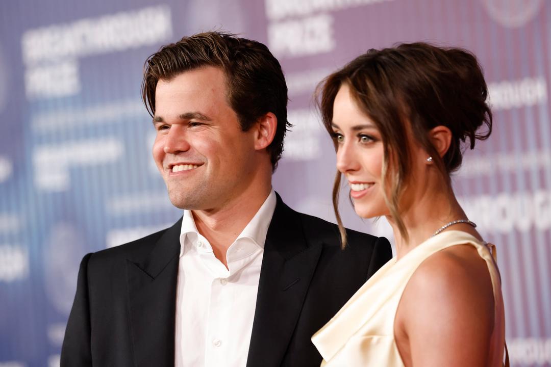Chessminds247's tweet photo. ♟️A Brilliant move by Magnus‼️

Magnus Carlsen is set to tie the knot with his girlfriend, 26-year-old Ella Victoria Malone, this weekend. 

©️ Chess24 https://t.co/F19DTTQg6K