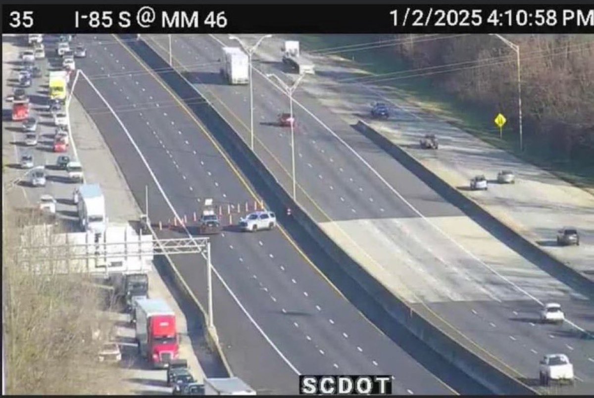 iamlegacy23's tweet photo. #BREAKING:
Theres a #B0MB threat involving an 18 wheeler in #SouthCarolina. I-85 is closed.
Please Pray for America 🇺🇸
What’s happening Jesus Christ? https://t.co/1KwEmAp716