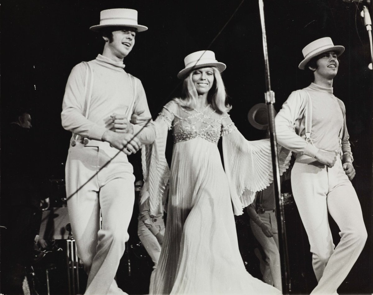 Nancy Sinatra tweet media