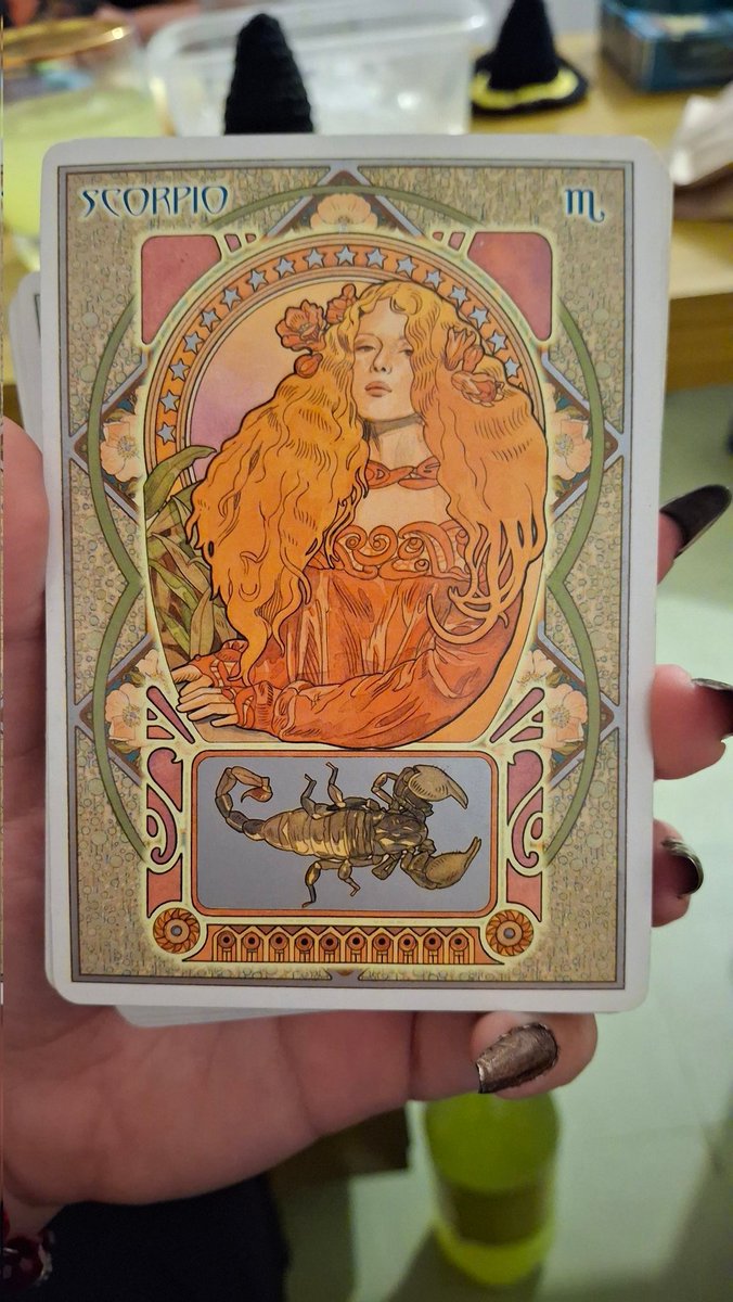 tarotdenoche's tweet photo. la manera en que amé el oráculo de una de mis brujis amigas. pido fuerzas para no gastar el aguinaldo la semana que viene. https://t.co/kbBiAIGTuf