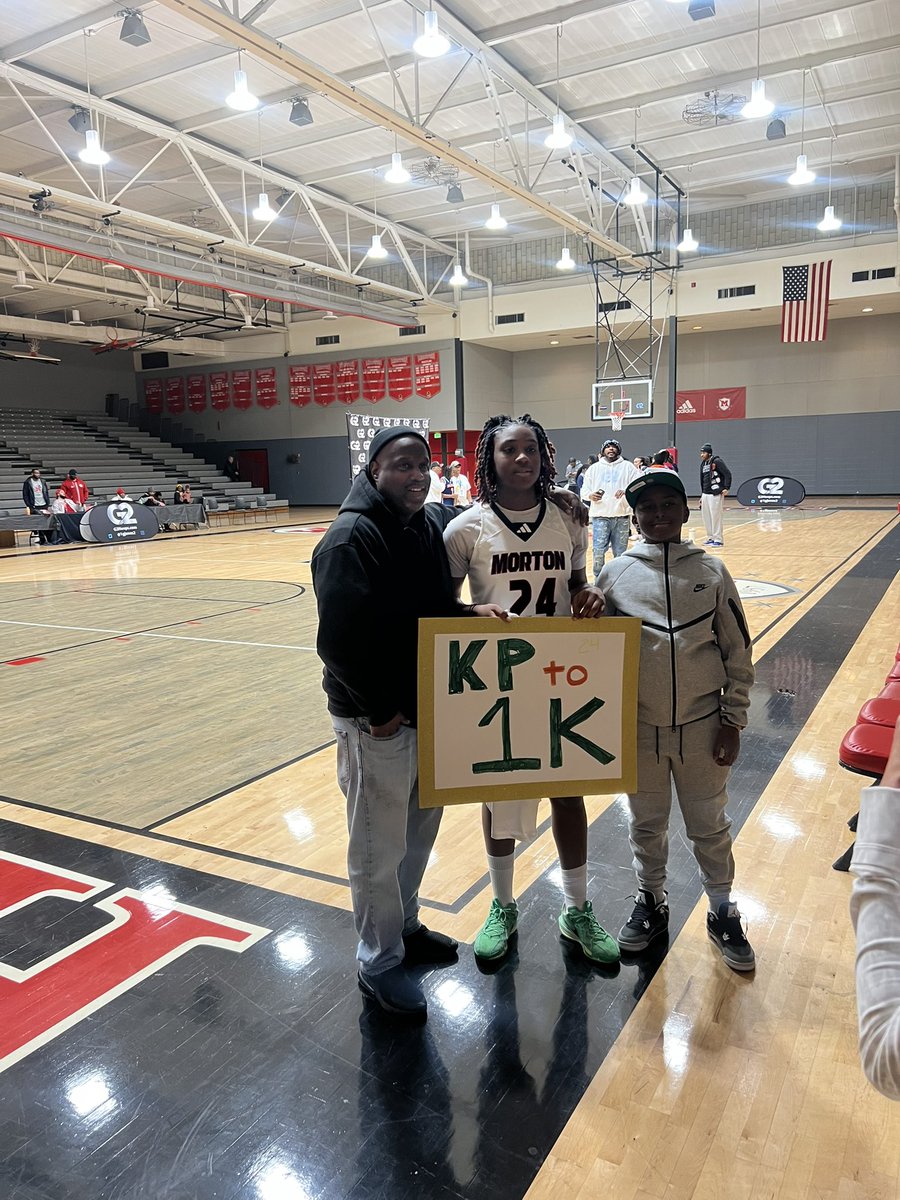 morton_hammond's tweet image. @kylahpatterson1 passed 1000 points today vs Chicago Whitney Young at the @G2Hoops Mac Jelks Invitational. Sophomore class of 2027 Kylah ‘KP’ Patterson is only getting started! Way to go KP! 🎩🏀 @mortonladygovs @MortonHighGovs @SCHK12