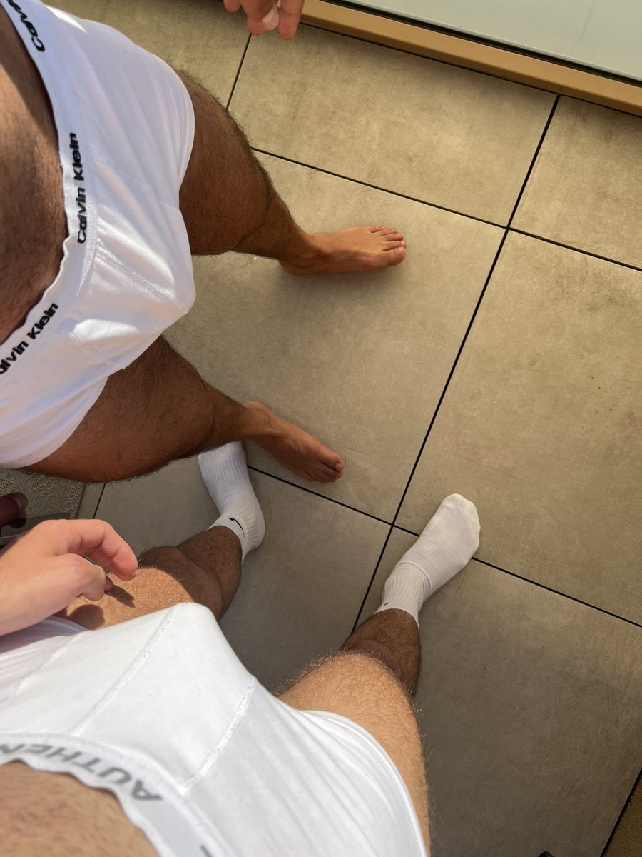 Wer will der 3. sein der von uns gefickt wird.?