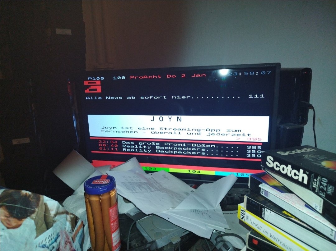 VORORTAKTUELL's tweet image. AKTUELL

#SCHWACHSINN , #VERBLÖDUNG UND
#VERDUMMUNG IM / DURCH DEUTSCHES TV. 

NEUES AUS UNTERFÖHRING
PRO7 VIDEOTEXT

&quot; 7 &quot; LOGO BEKOMMT SCHEINBAR
&quot; HITLER &quot; BÄRTCHEN ... .

#JOKOWINTERSCHEIDT
#KLAASHEUFERUMLAUF
#UNTERFÖHRING #TV #PRO7 #PROSIEBEN #PRO8 #PROACHT
#VORORTAKTUELL
.