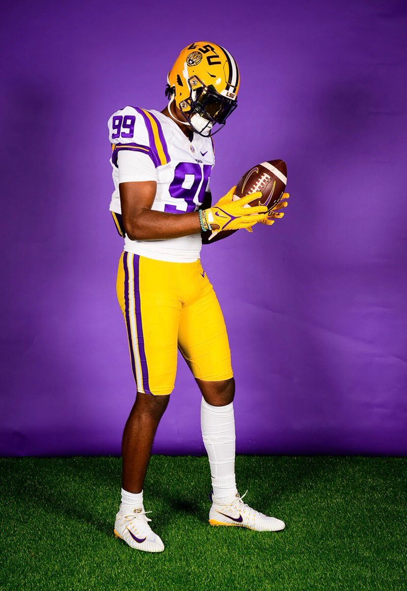 TTJH Sports (@ttjhsports_) on Twitter photo BREAKING: 2026 4-Star EDGE JaReylan McCoy has committed to #LSU, he tells me.
McCoy plays at Tupelo High School in Tupelo, Mississippi.
He chose the Tigers over USC and Tennessee.
<a href="/JaReylanMcCoy/">JaReylan McCoy🛸</a>
Here’s what he had to say: BREAKING: 2026 4-Star EDGE JaReylan McCoy has committed to #LSU, he tells me.
McCoy plays at Tupelo High School in Tupelo, Mississippi.
He chose the Tigers over USC and Tennessee.
<a href="/JaReylanMcCoy/">JaReylan McCoy🛸</a>
Here’s what he had to say: