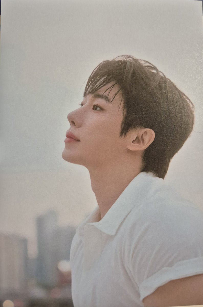 Happy new year wenee! Let's enjoy another wondering year with #Wonho and our nearest and dearest. Let us remember to drink water to look up at the sky and to enjoy as much as we can. Take that walk enjoy that pastry go on that date attend that concert go on holiday! 💙💙💙💙💙