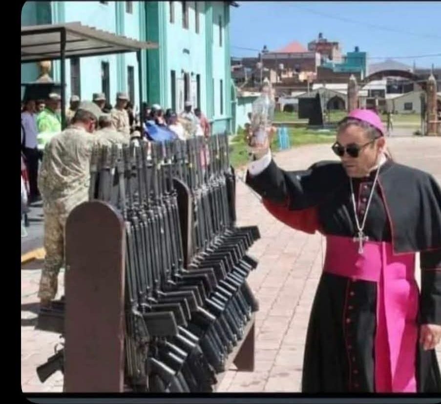 Esta imagen no ofende a esos sunnormales.... los mismos que se ofenden por cualquier gilipollada..tienen el cerebro seco como una mojama.. 
Un obispo bendiciendo armas para matar... todo mu cristiano...
