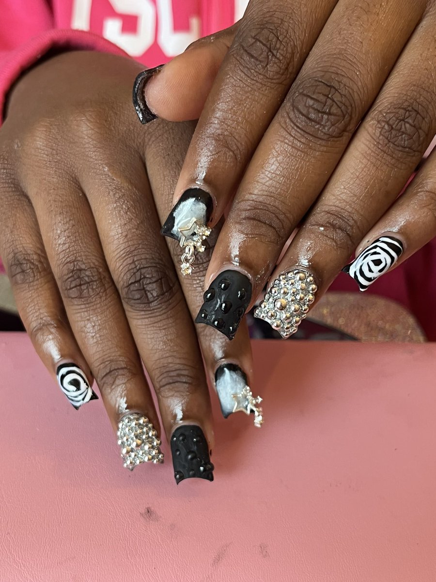 maraaivy's tweet image. #bookme